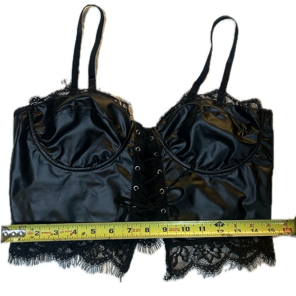 w’s faux leather corsette crop tank - Picture 2 of 3